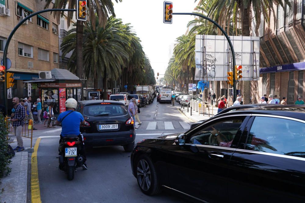 El avance de las obras del metro de Málaga en los tramos entre El Perchel y Atarazanas ha permitado que este lunes la avenida de Andalucía recupere los dos sentidos y que la Alameda de Colón cambie la circulación, permitiéndose únicamente en dirección sur, hacia la avenida Manuel Agustín Heredia, como estaba en 2015.