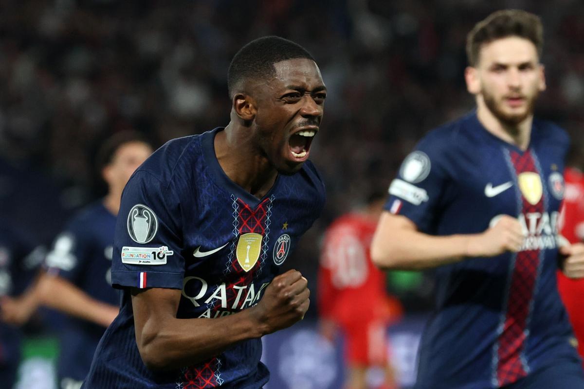 El jugador del PSG Ousmane Dembele celebra el 3-2 durante el partido de ida de semifinales que han jugado Paris Saint-Germain y Bayern Munich en París, Francia.