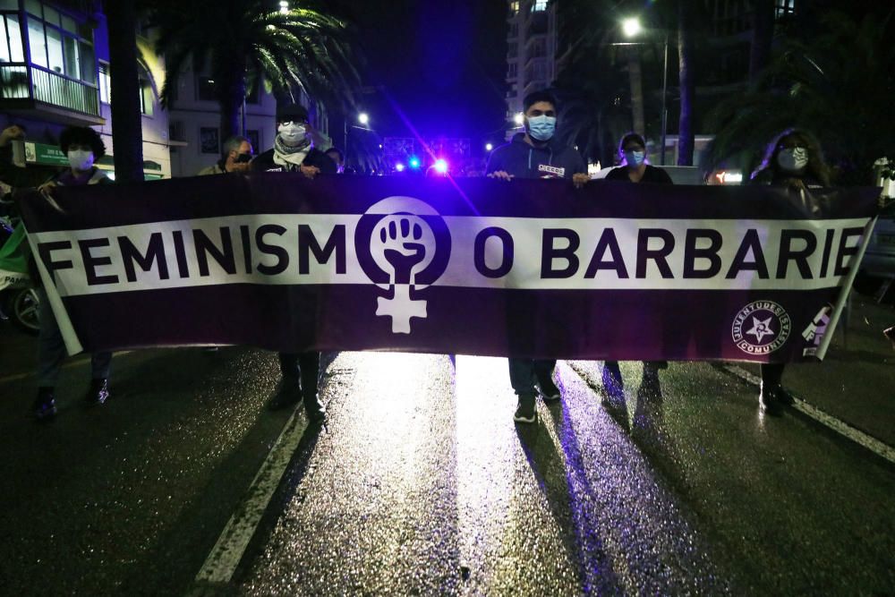 La manifestación por el 25N en Málaga, en imágenes