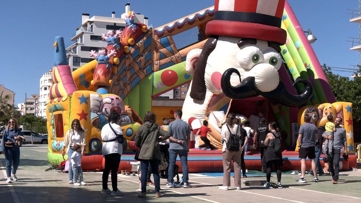 Los hinchables reunieron a numerosos niños y niñas en una jornada pensada para el ocio familiar.