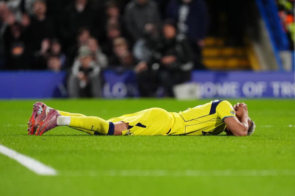 Richarlison, sobre el verde de Stamford Bridge