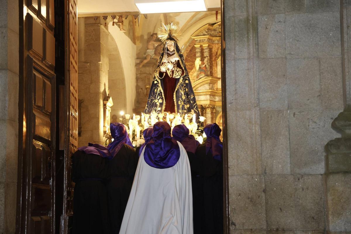 La Dolorosa llena de fervor las rúas de Santiago La Dolorosa llena de fervor las rúas de Santiago