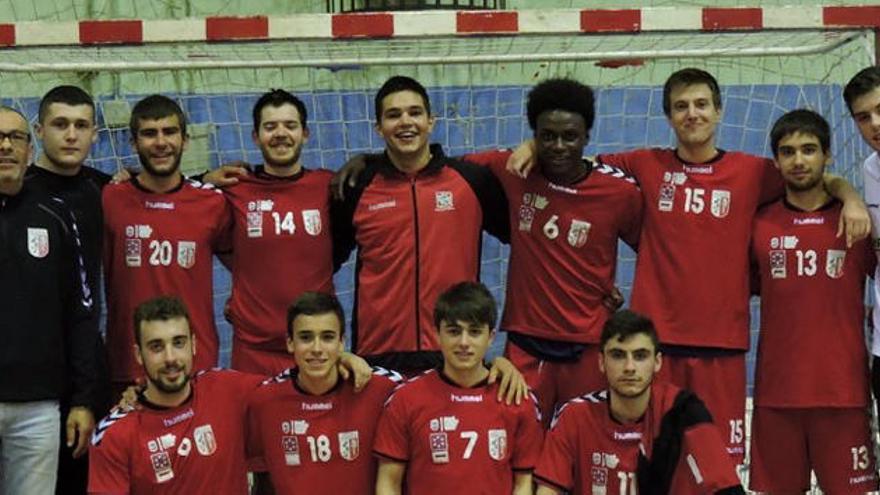 El equipo Senior que jugó la fase de ascenso a Segunda Nacional, con el jugador Eddy Córdoba.