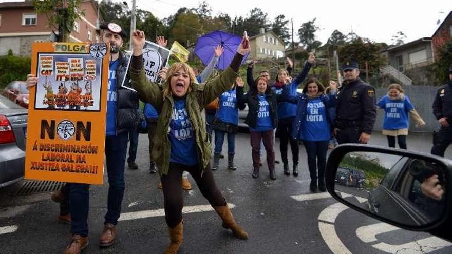 Los funcionarios se manifestaron ante Rajoy. // Gustavo Santos