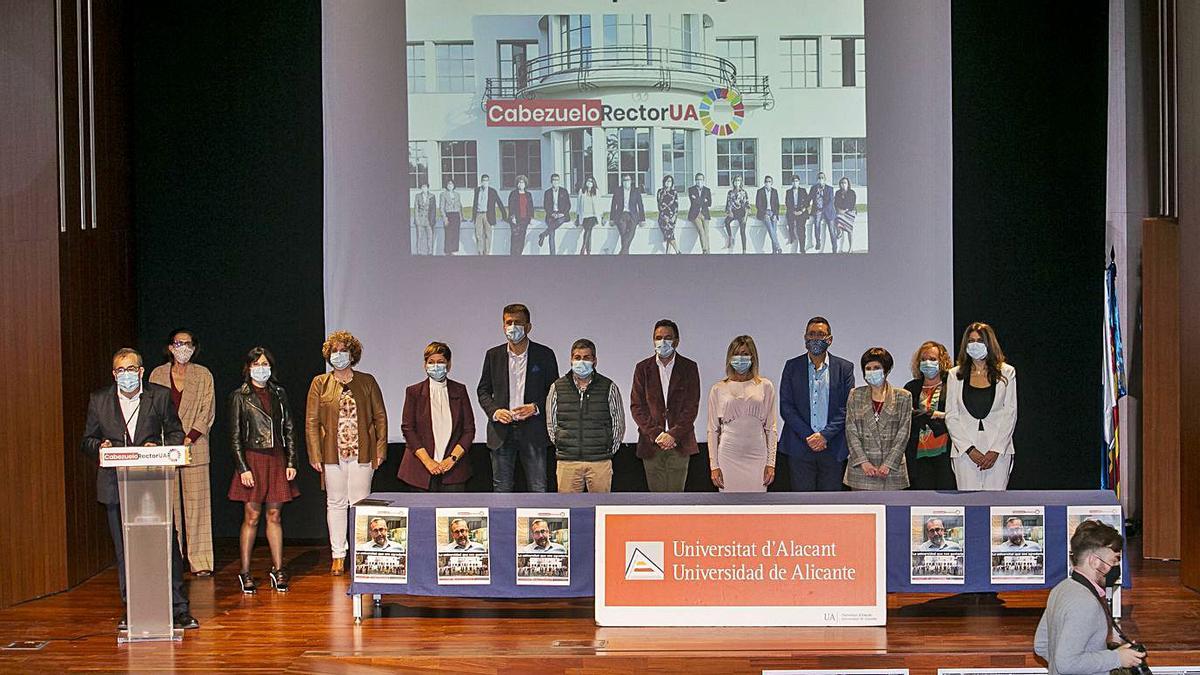 Los integrantes de la candidatura posan en el acto de presentación en la UA. | HÉCTOR FUENTES