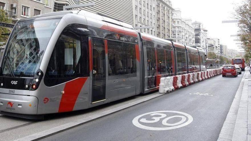 PP pide una tarifa plana de 15 euros mensuales para jóvenes en bus y tranvía