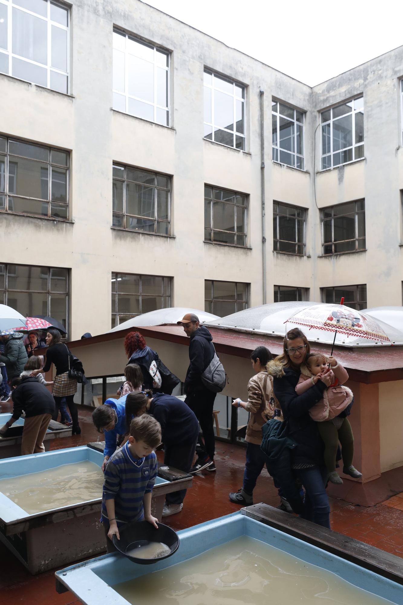 Pequeños buscadores de oro en la Escuela de Minas