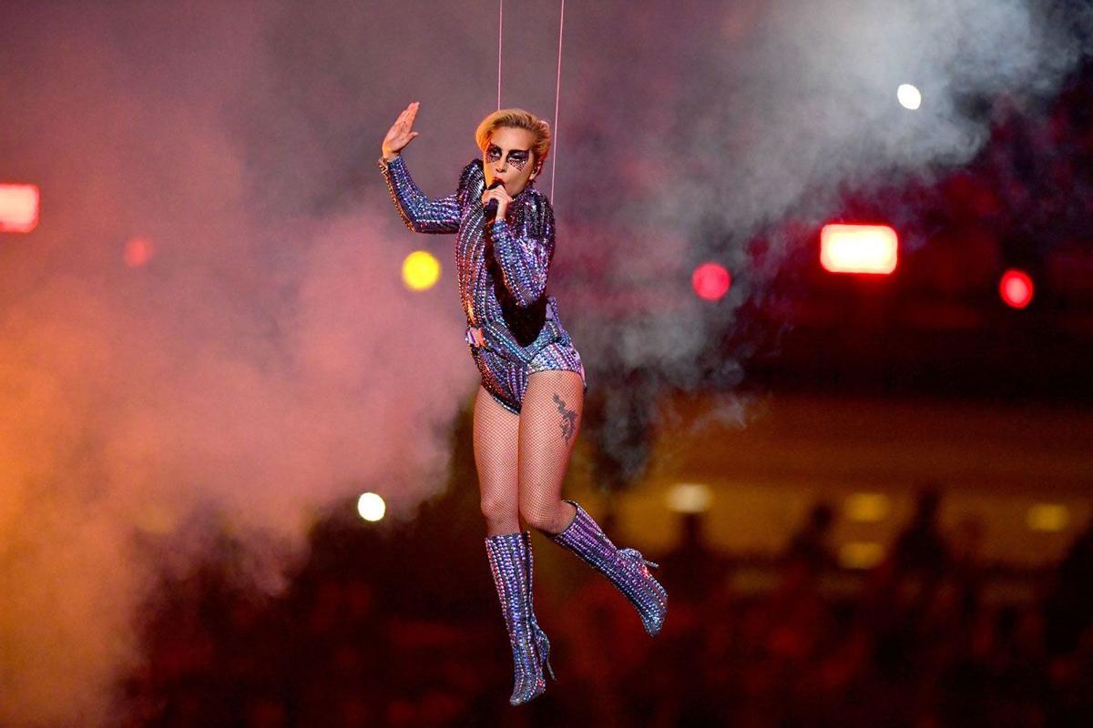 El salto al vacío de Lady Gaga durante la final de la Super Bowl 2017