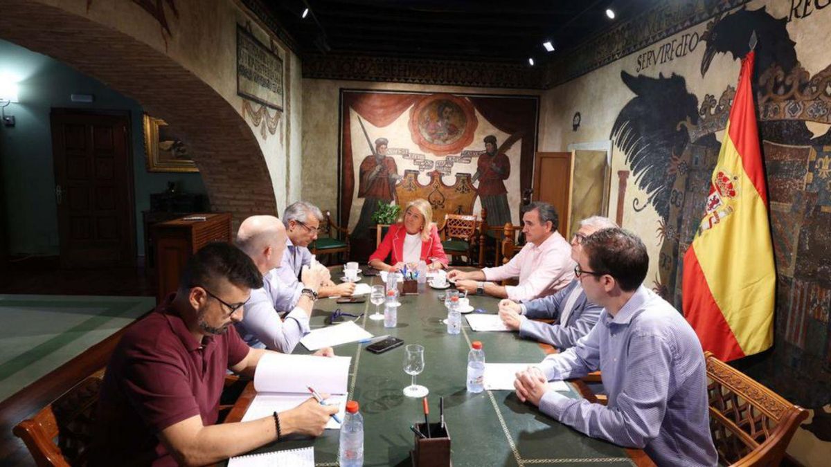 Portavoces de los grupos políticos municipales, ayer, en la reunión.