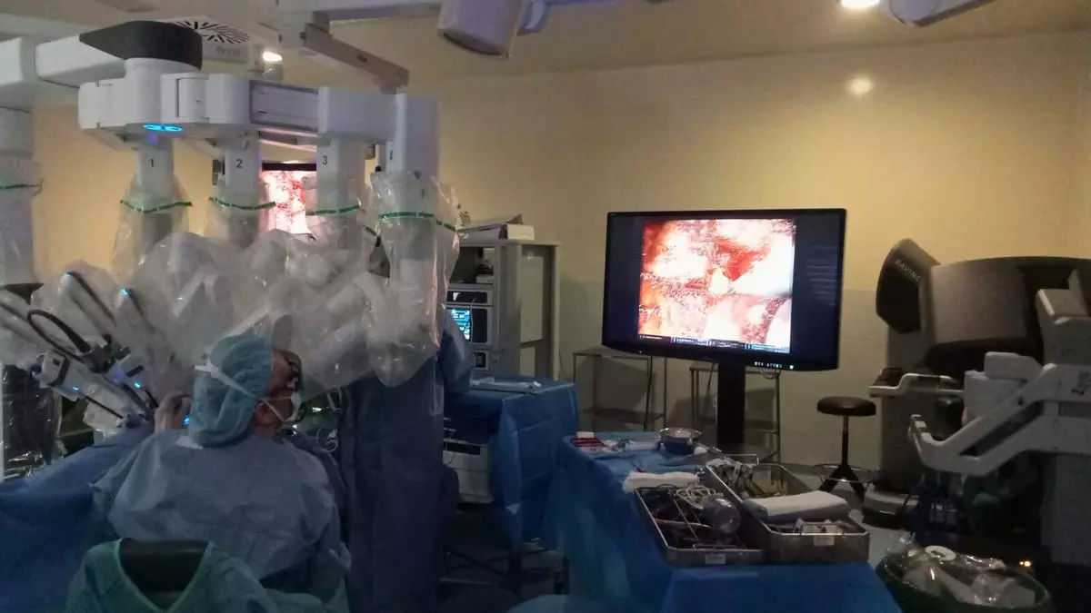 Seguimiento masivo de la huelga médica en el Chuvi, el mayor de Galicia