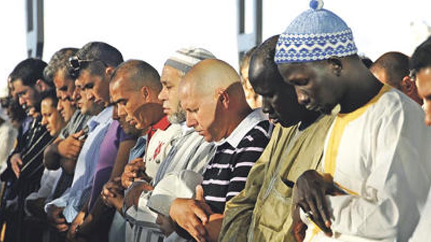 Mallorquinische Muslime beim Ramadan-Gebet.