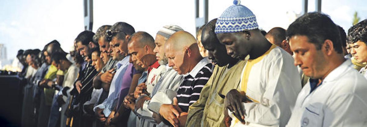 Mallorquinische Muslime beim Ramadan-Gebet.