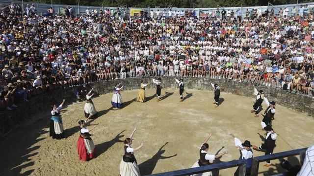 Las entradas para acudir al curro de Sabucedo se agotan cada año. | BERNABÉ/JAVIER LALÍN