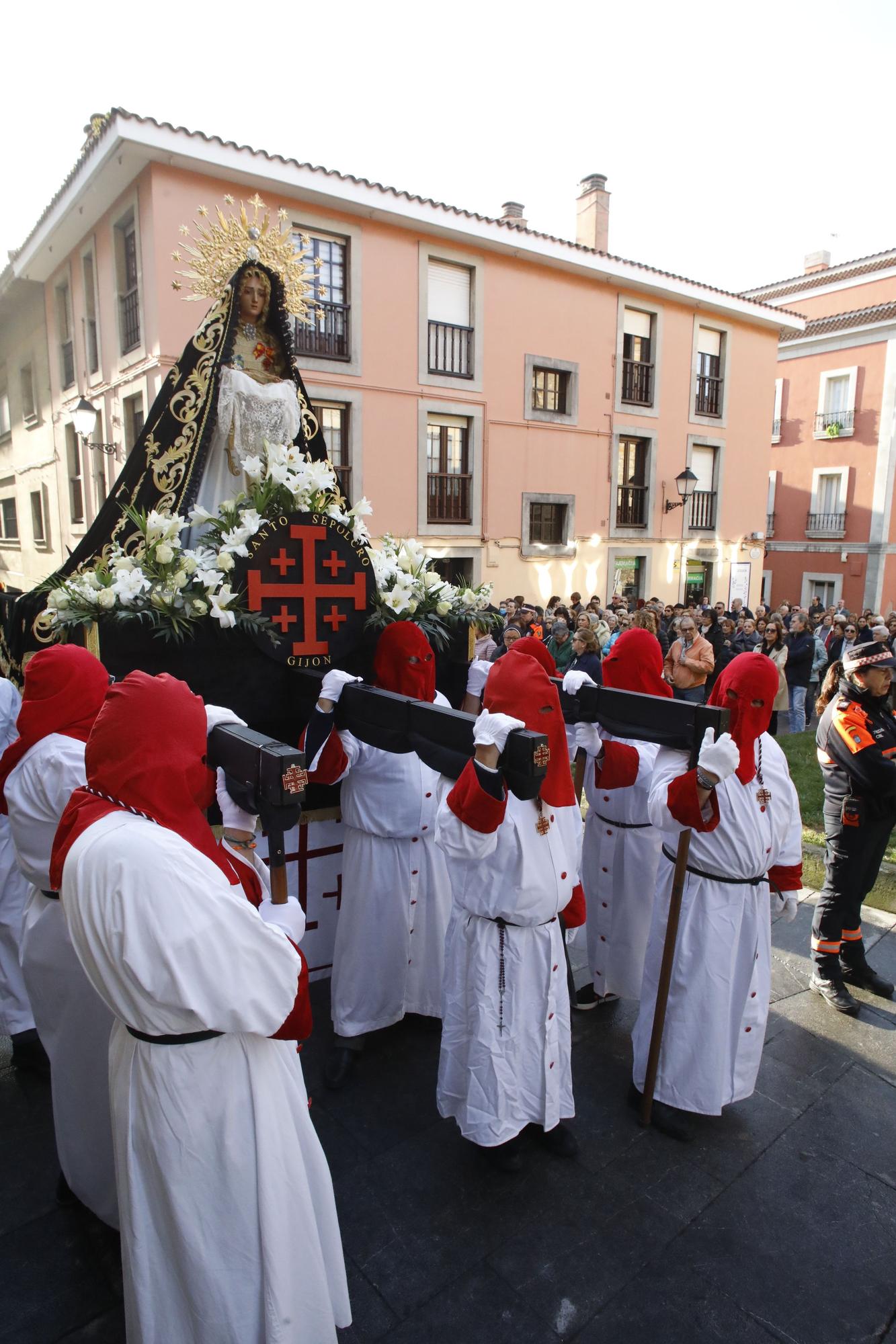 La procesión del Sábado Santo en Gijón, en imágenes