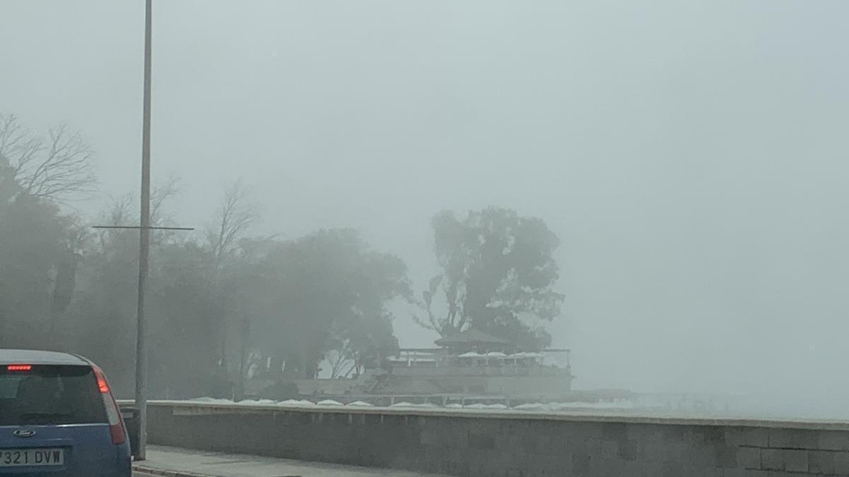 Niebla en los Baños del Carmen.