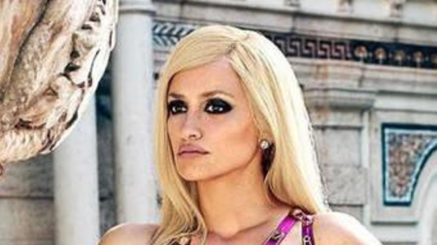 Penélope Cruz, en el papel de Donatella Versace.