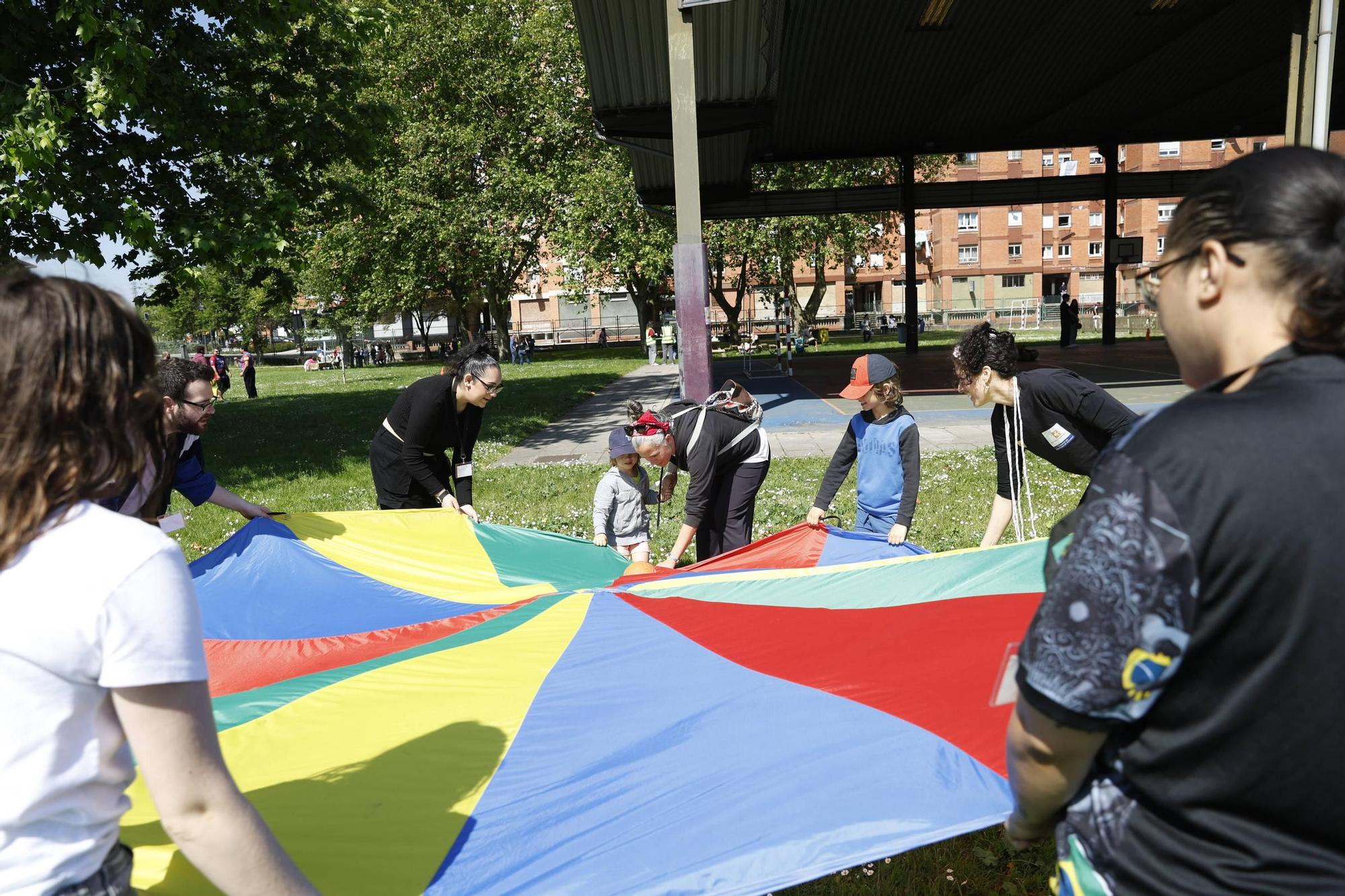 Así fue la fiesta en la zona oeste de Gijón para crear comunidad (en imágenes)