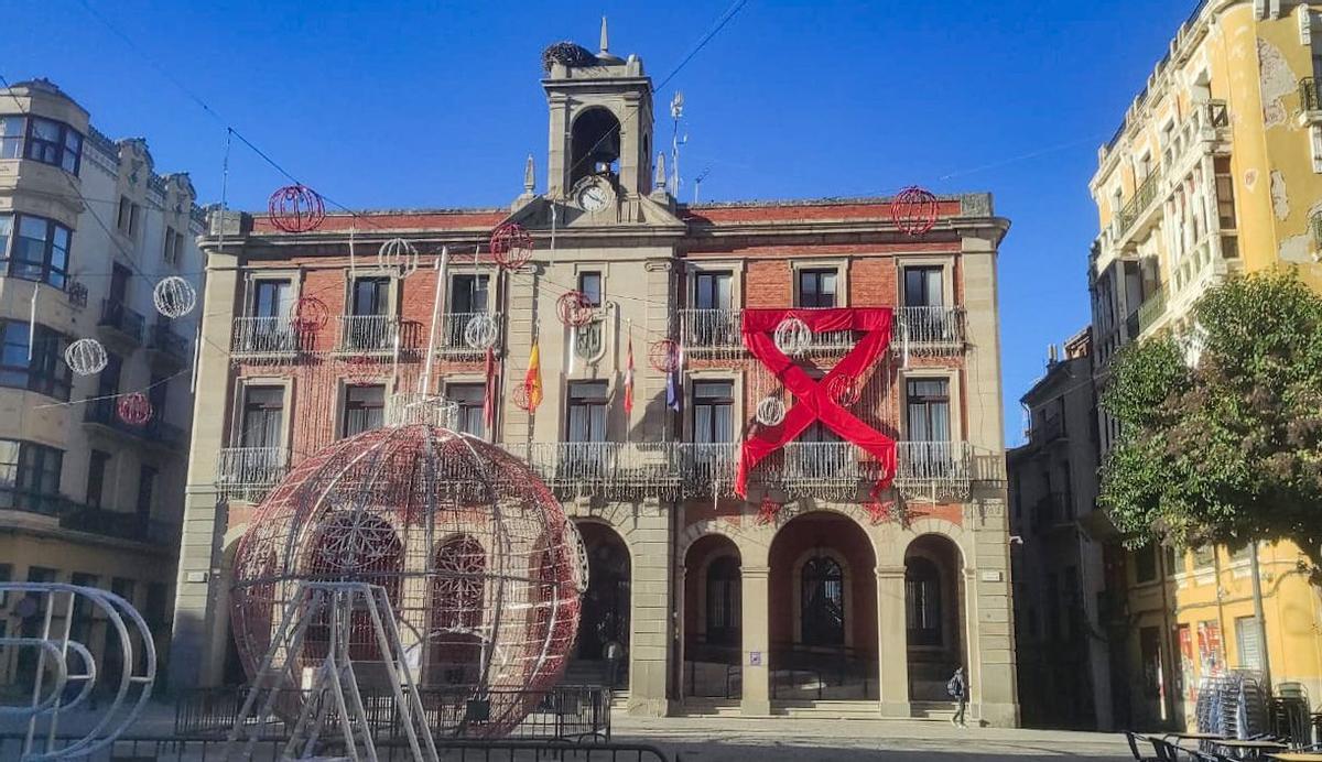 El Ayuntamiento de Zamora, con el lazo rojo en apoyo al SIDA.