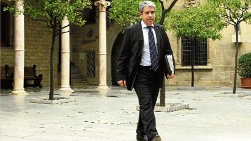 El portaveu del Govern, Francesc Homs, ahir, arribant a la reunió setmanal de l&#039;Executiu català.