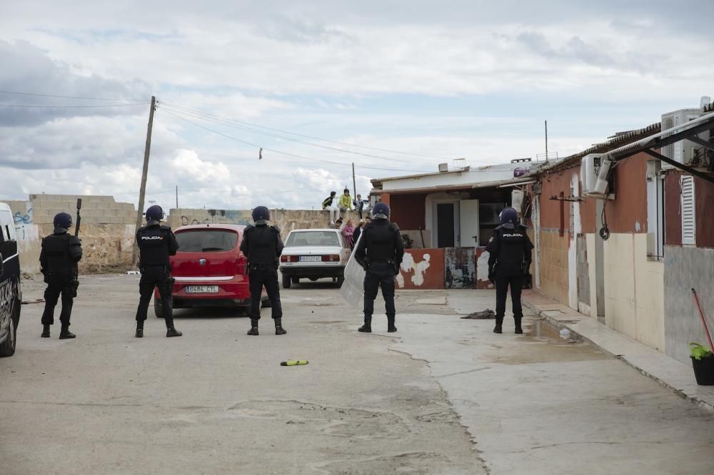 Drogenfahnder durchkämmen Baracken-Siedlung Son Banya