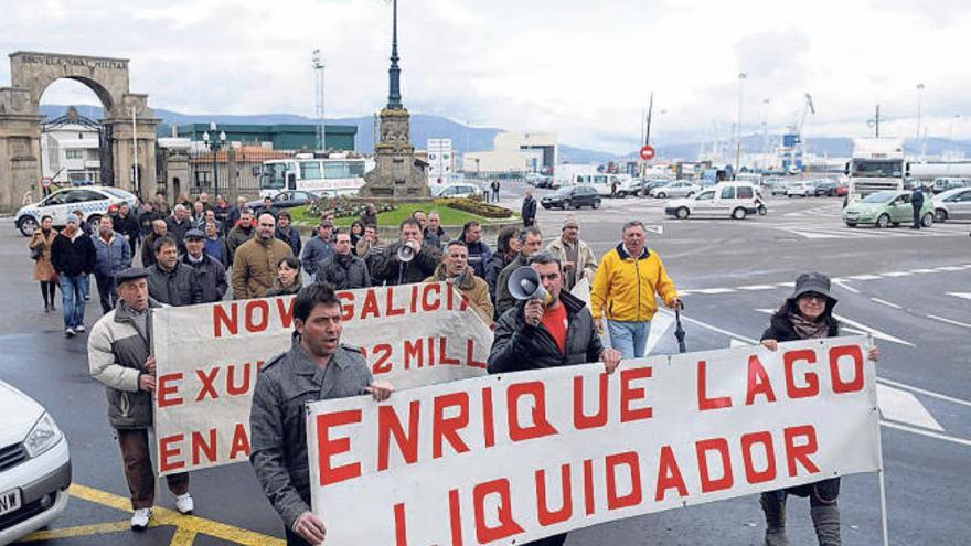 Los trabajadores se manifestaron ayer por Marín.  // Gustavo Santos