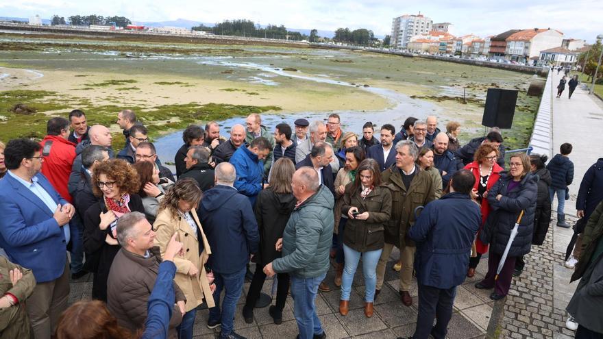 El PP presume  en Cambados de la Lei do Litoral