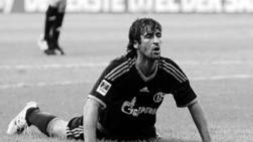 Raúl pierde con el Schalke 04 la Supercopa de Alemania tras la derrota por 2-0 ante el Bayern