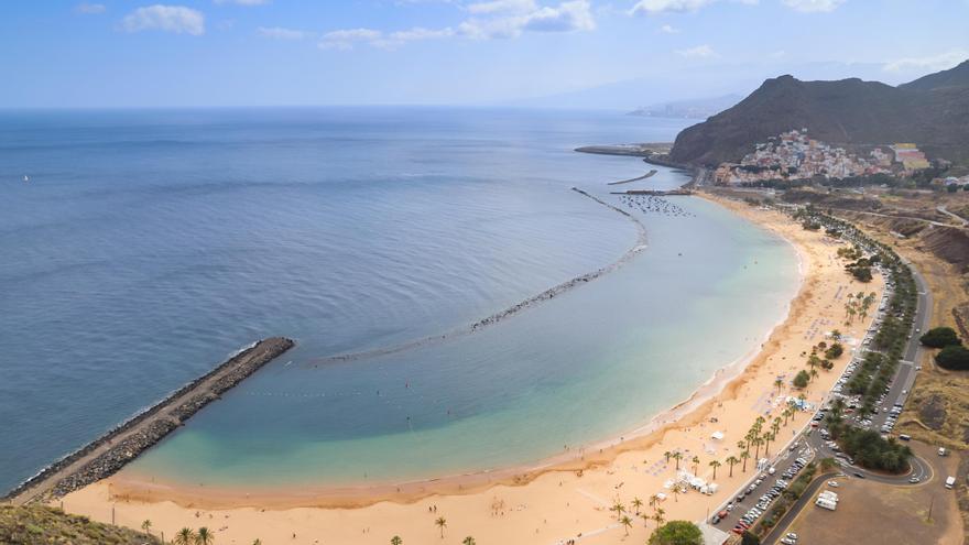 Santa Cruz prohíbe el baño en el acceso 8 de playa Las Teresitas por contaminación