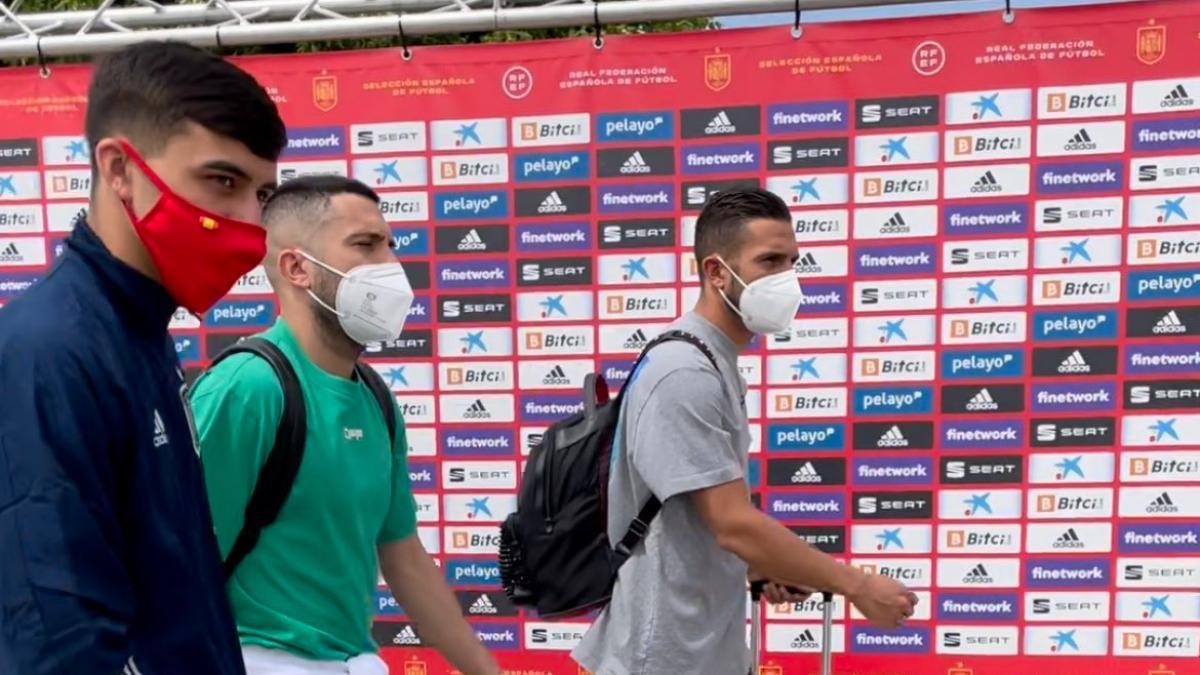 Pedri, Jordi Alba y Koke, entrando en la Ciudad Deportiva