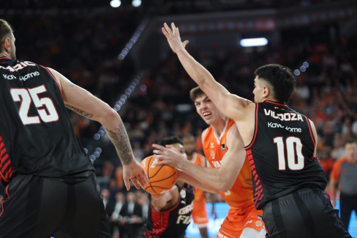 Las imágenes de la victoria del Valencia Basket Club frente al Girona en el Roig Arena