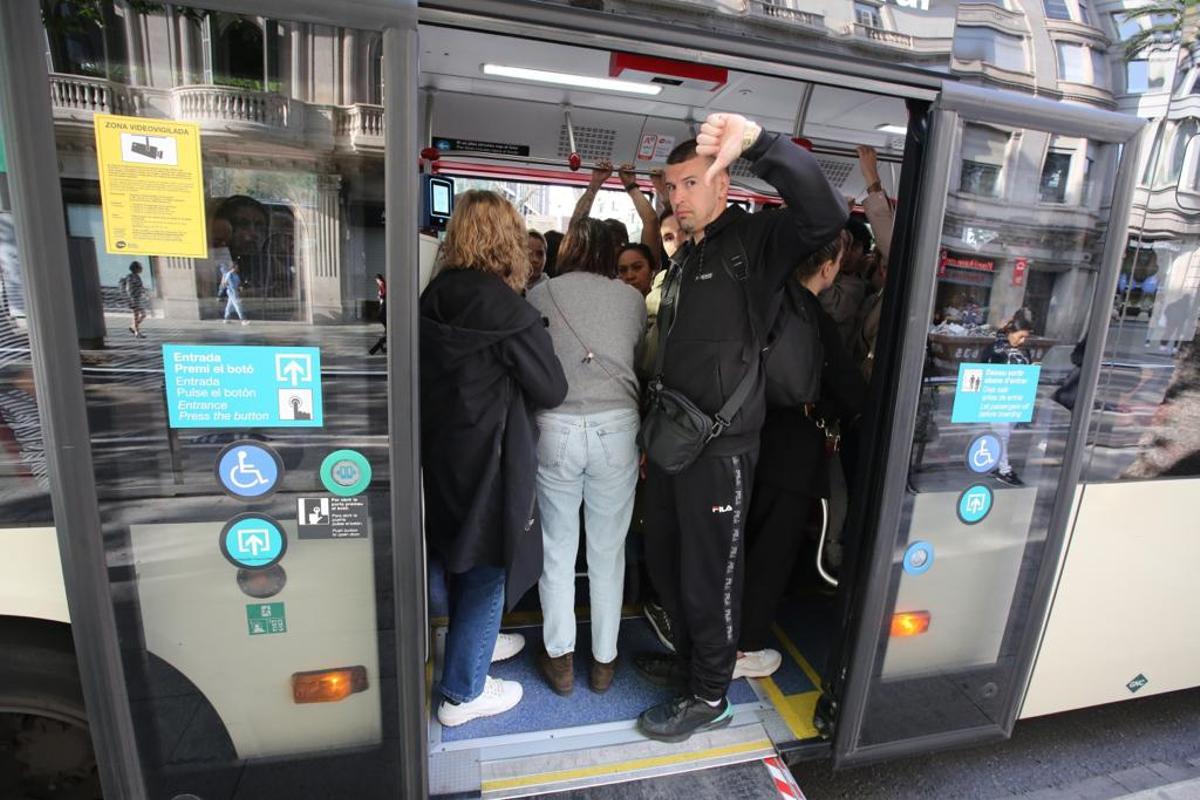 Huelga de 24 horas en la red de autobuses de Barcelona