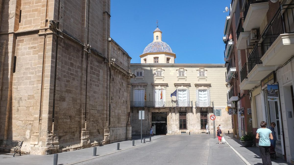 Fachada del Ayuntamiento de Orihuela, en el Palacio del Marqués de Arneva