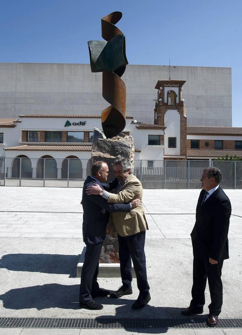 Fotogalería: Inauguración de la escultura en la Plaza El Periódico de Aragón