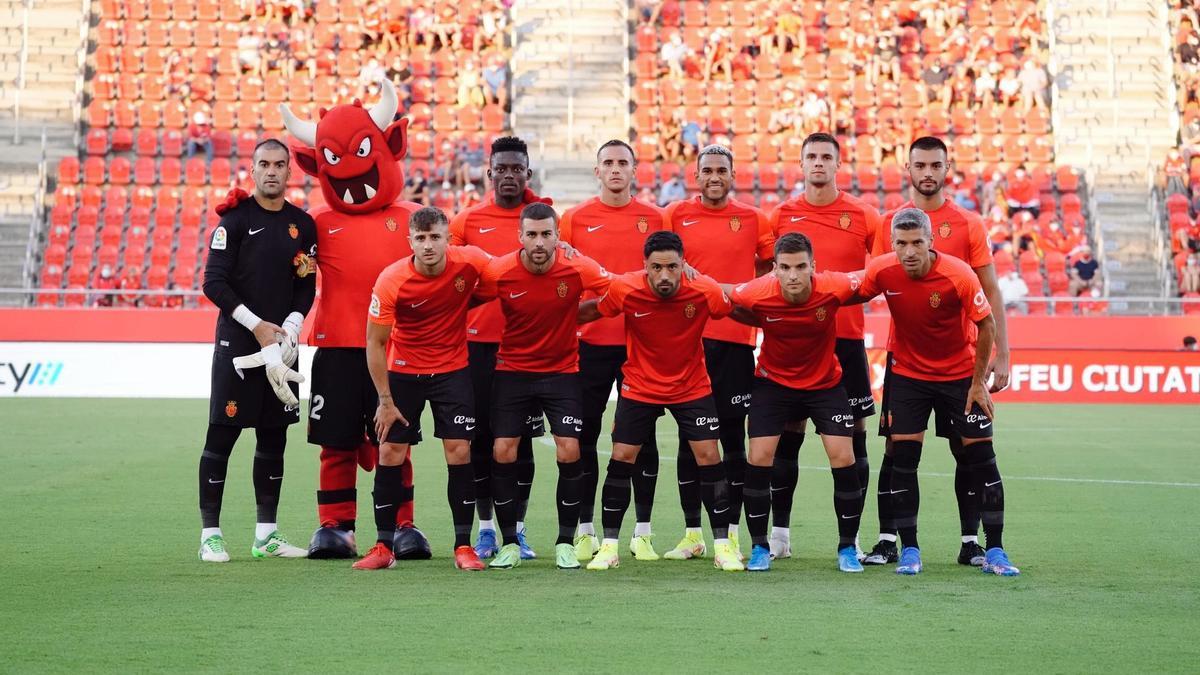 Once del Mallorca ante el Cagliari en el Trofeu Ciutat de Palma.