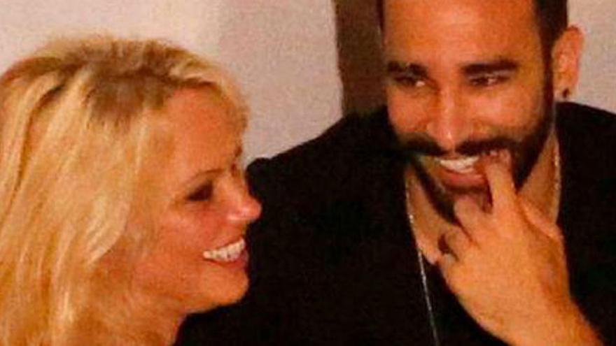 Las confesiones sexuales de Pamela Anderson sobre Adil Rami
