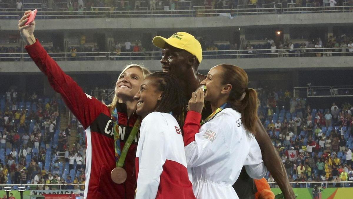 Jessica Ennis-Hill, junto a otras atletas y Usain Bolt en Río 2016