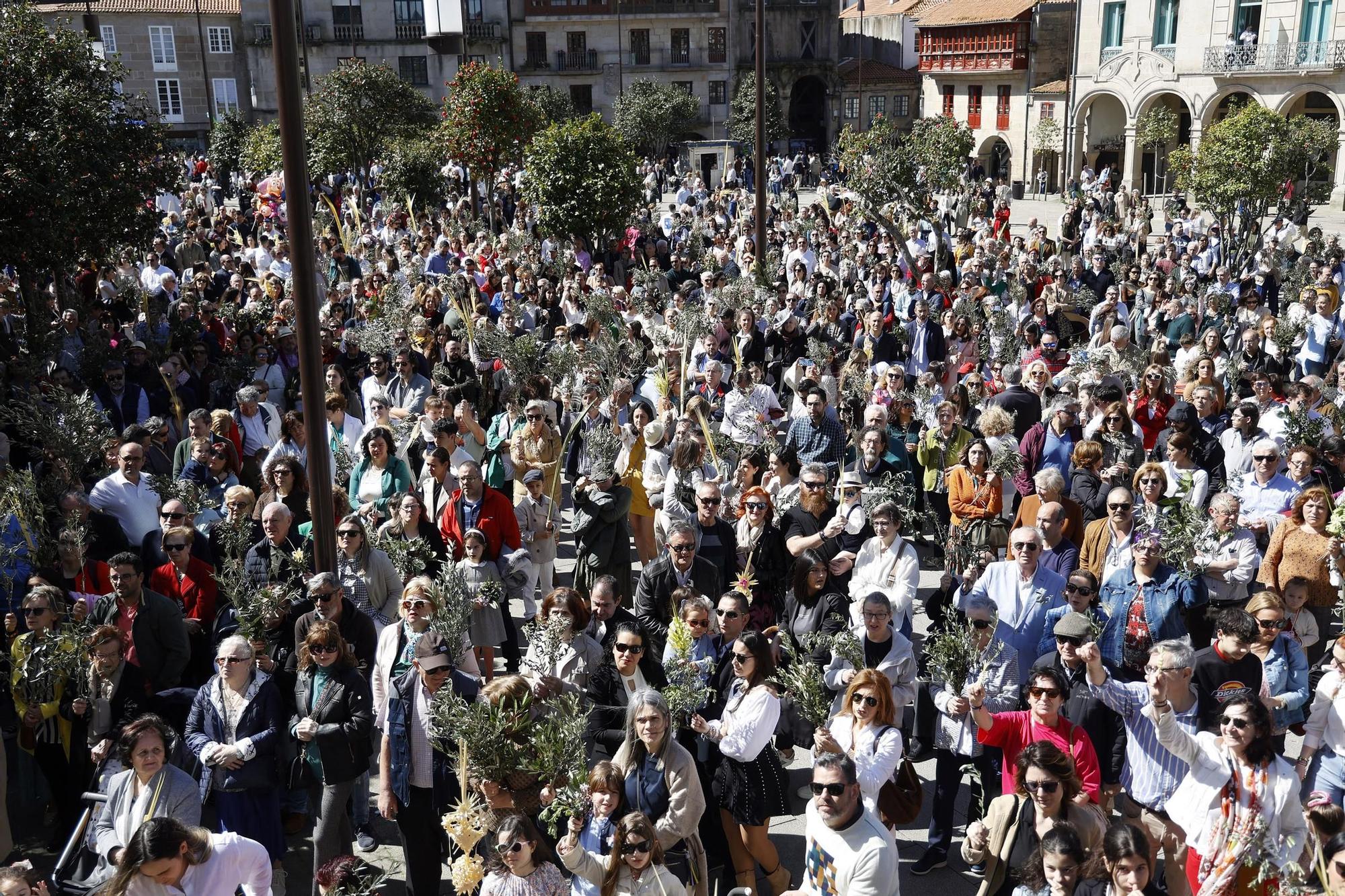 Cientos de fieles acuden a la procesión de la 'Burrita'