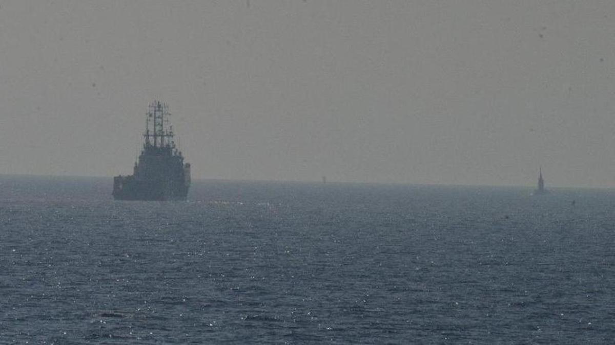 El buque Rayo intercepta a un submarino y a un remolcador ruso en aguas de Baleares MINISTERIO DE DEFENSA