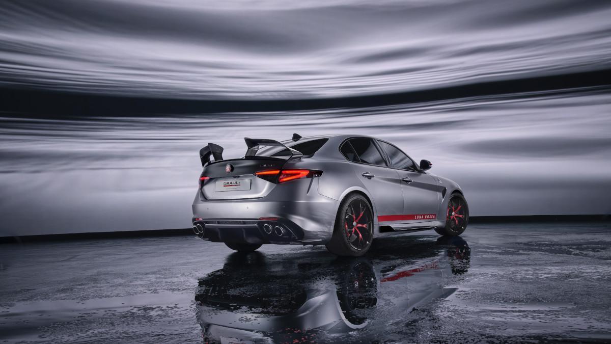 Alfa Romeo Giulia Quadrifoglio Luna Rossa