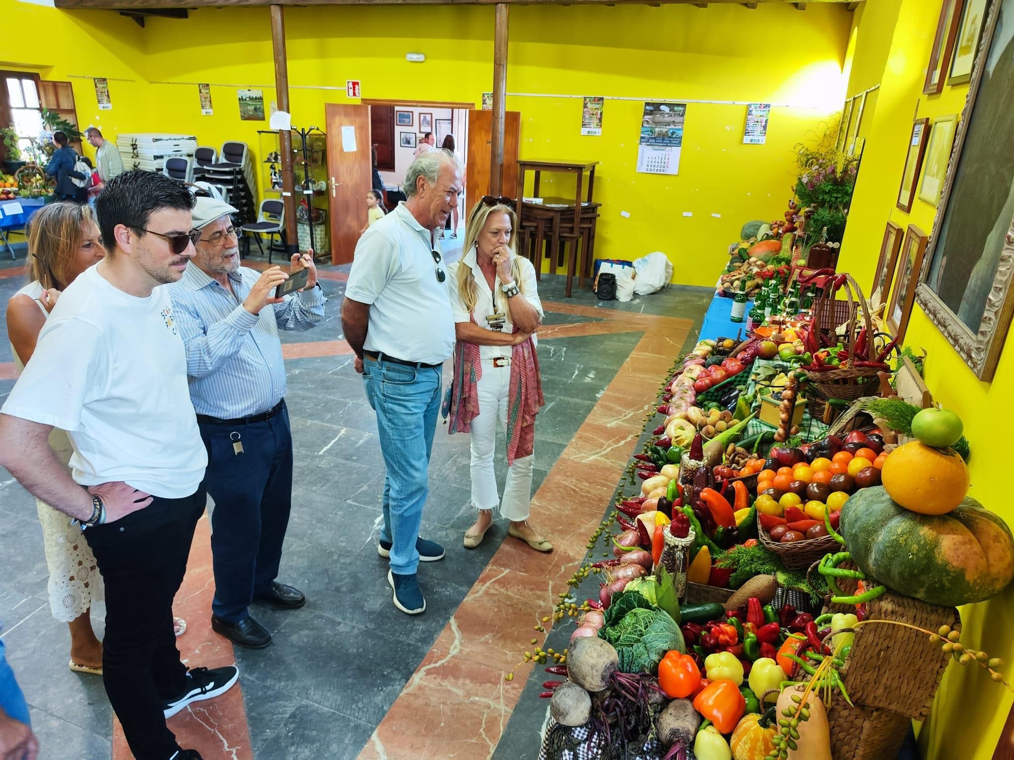 Quintes, entre hortalizas y plantas en una nueva exposición de la huerta