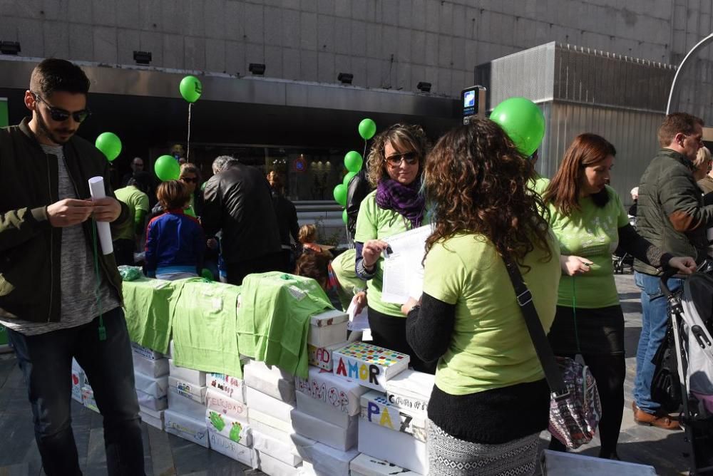 Los interinos de Educación protestan por las oposi