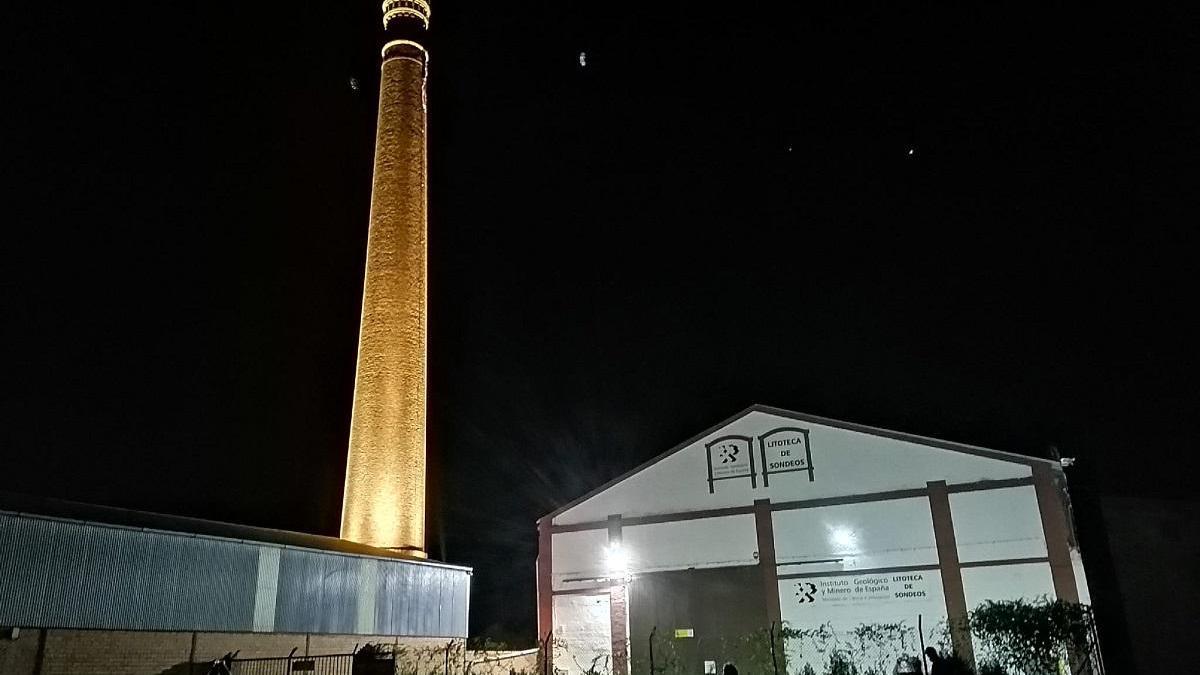 Las obras de la chimenea de la fábrica de papel, inauguradas
