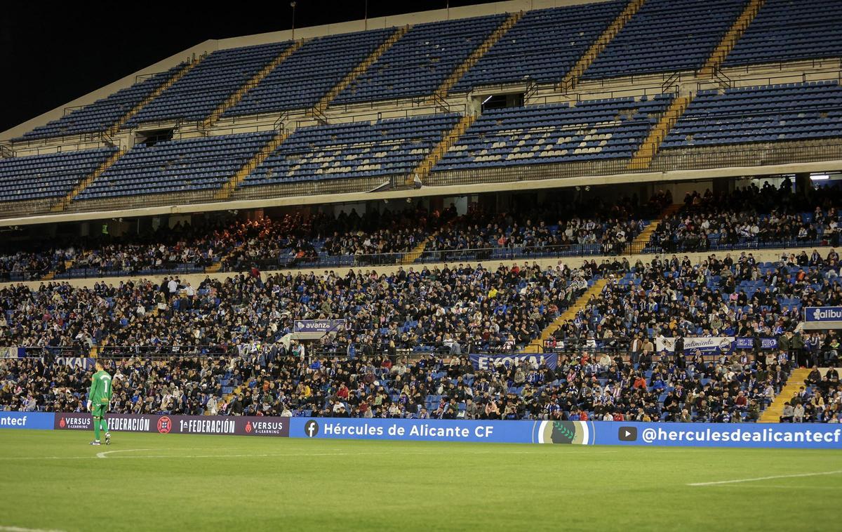 Imagen de la grada del Rico Pérez durante el Hércules-Eldense