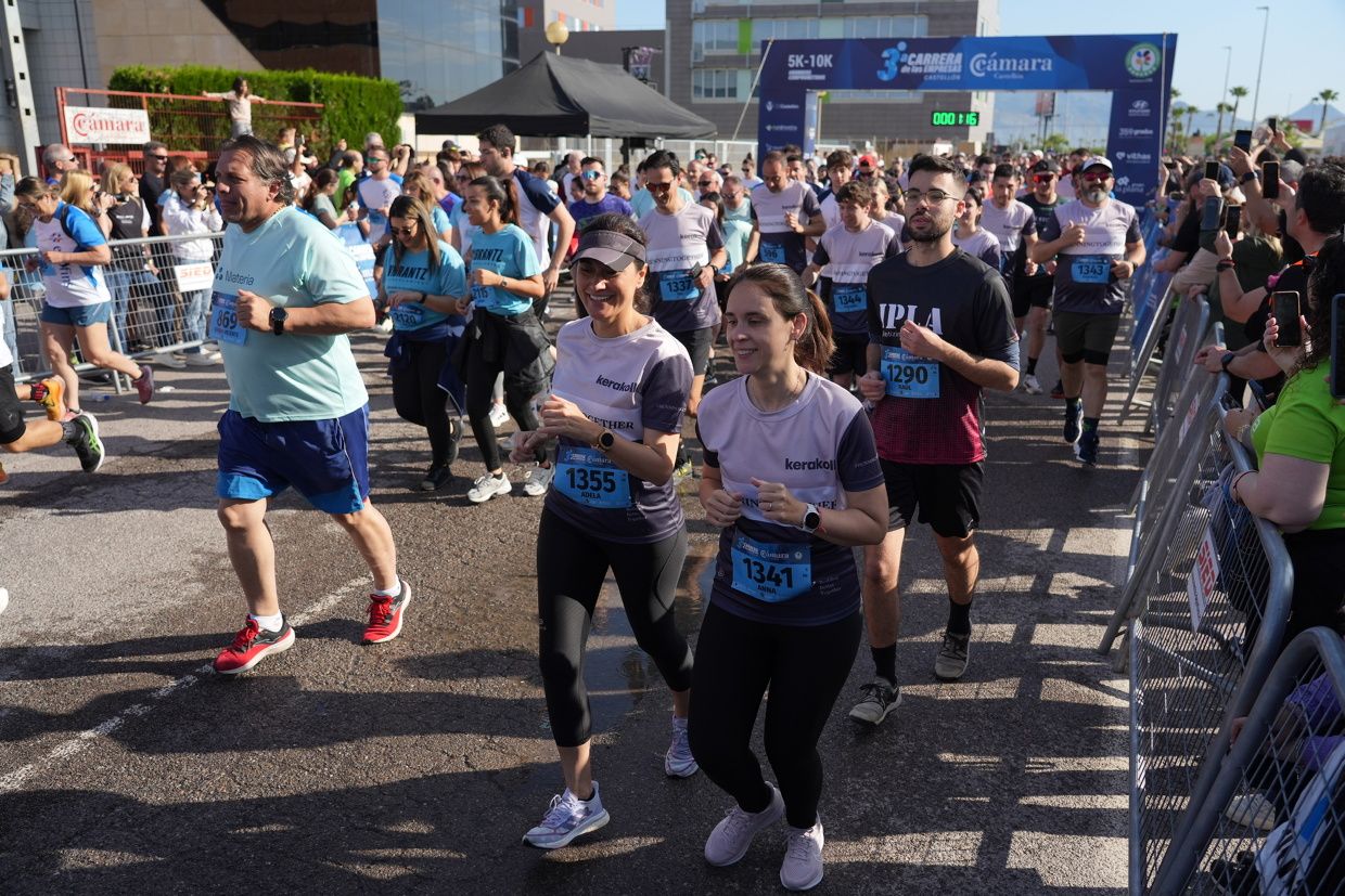 Búscate en las fotos de la Carrera de las Empresas en Castellón