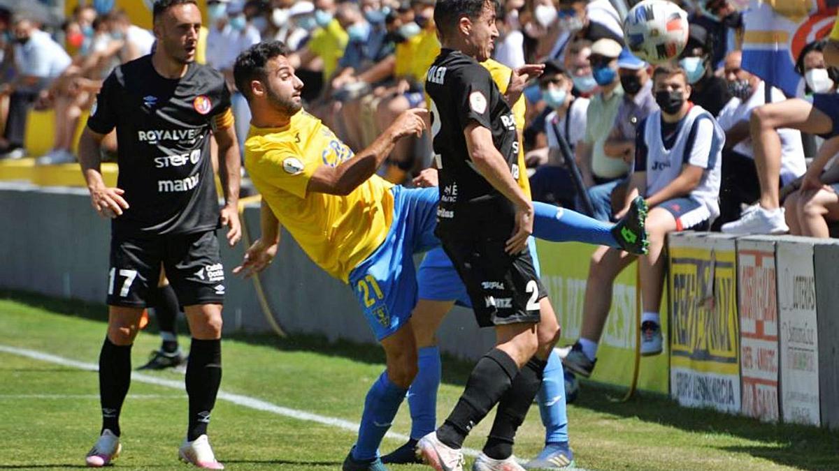 Soler i Xumetra en una acció del partit d’ahir. | INFORMACIÓN