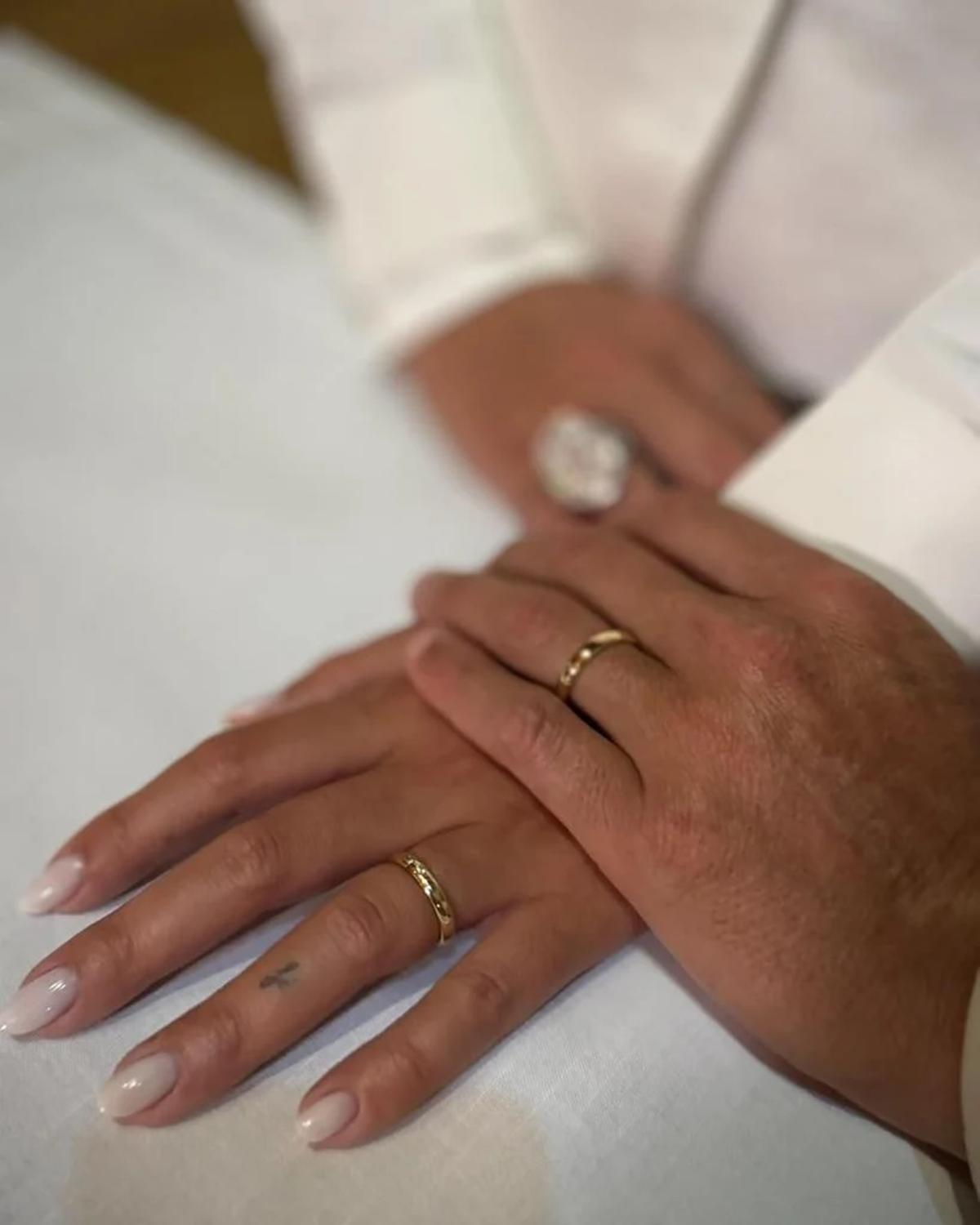 Cristiano Ronaldo y Georgina comparten sus alianzas de marido y mujer
