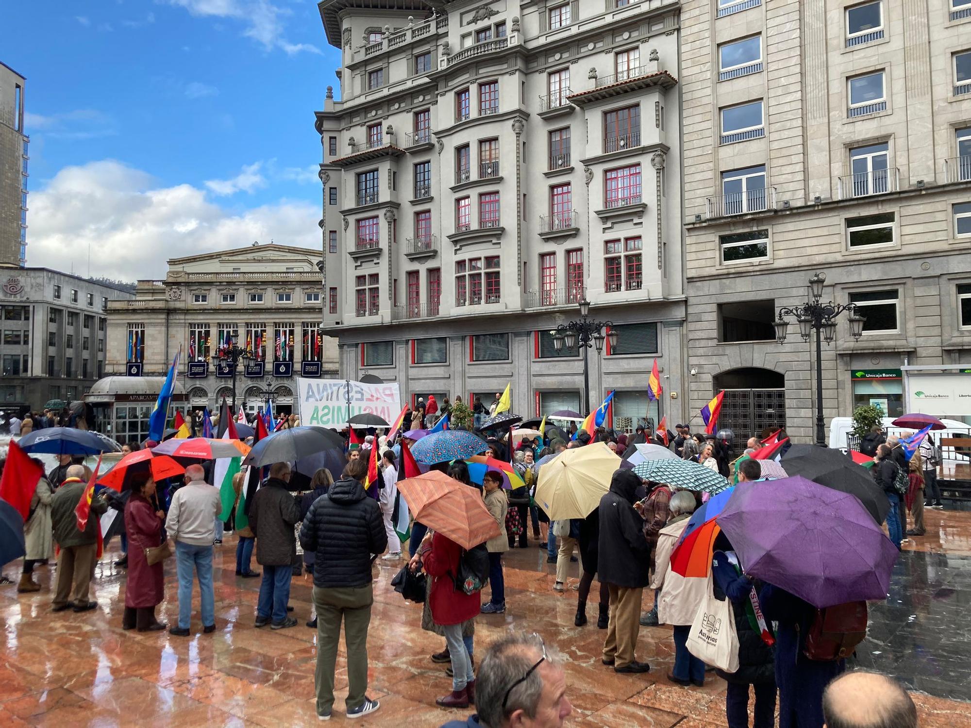 EN IMÁGENES: La concentración anti Borbónica de los premios, unida contra la la guerra