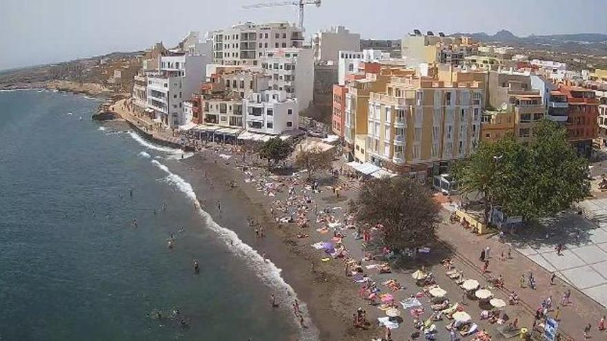 Tenerife Beaches Reach Near-Capacity as Crowds Flock to Coast for Easter Holiday