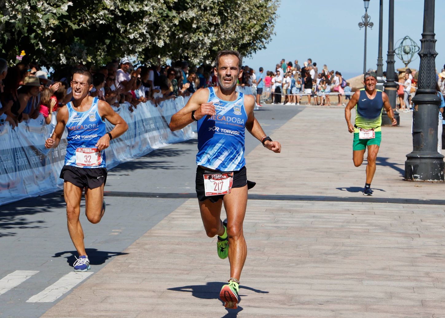 Baiona suda a ritmo de zapatilla y zumba