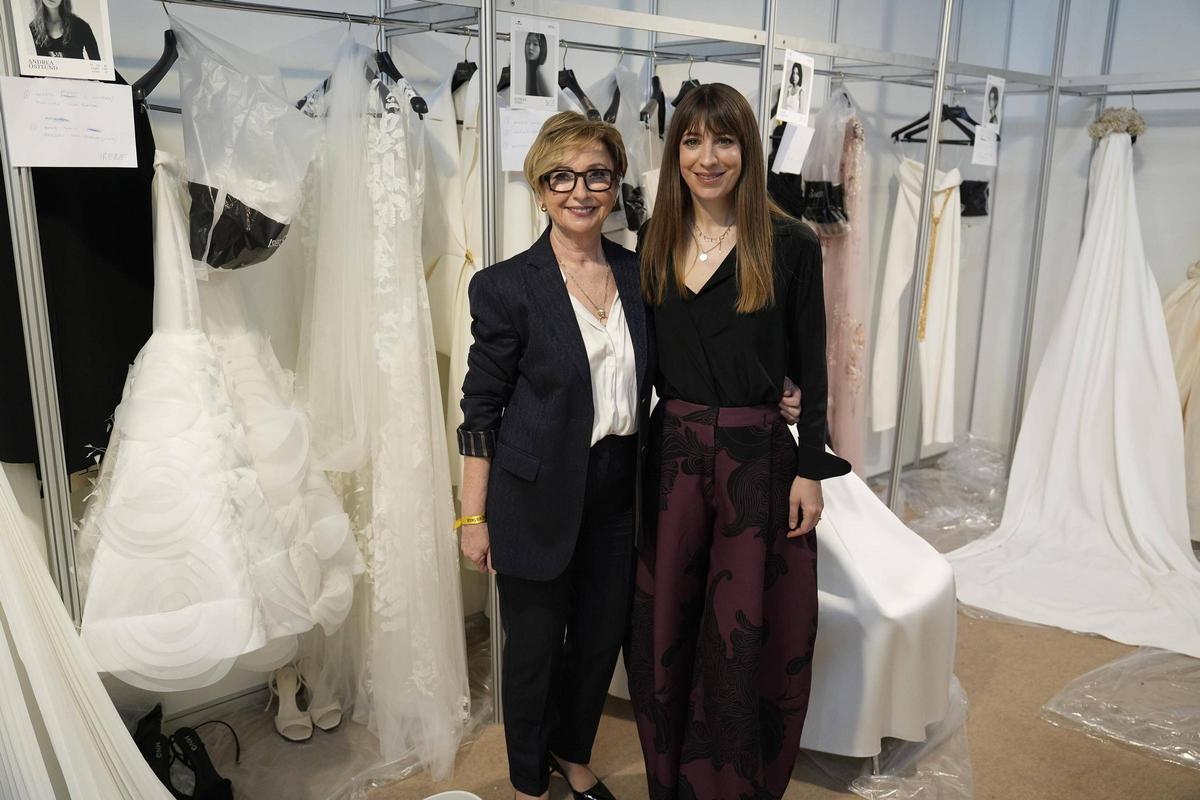 Barcelona Bridal Fashion Week en Fira de Barcelona. En la foto, la diseñadora Isabel Sanchís e hija Paula Maiques. Barcelona Bridal Fashion Week en Fira de Barcelona. En la foto, la diseñadora Isabel Sanchís e hija Paula Maiques.